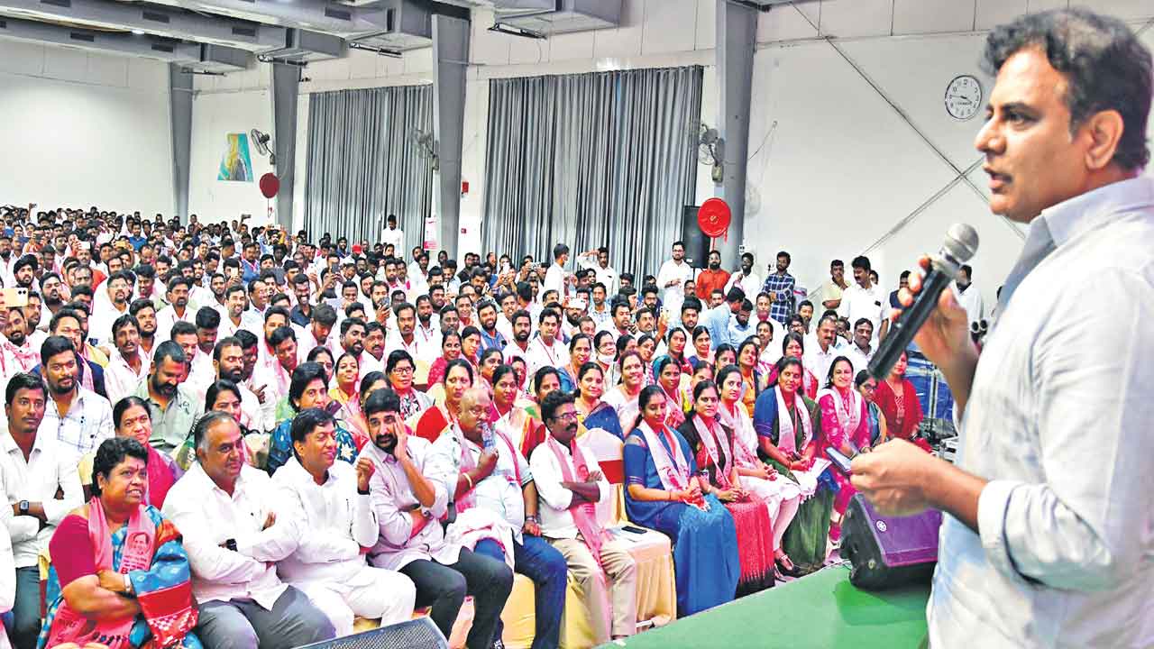 KTR | రైతుబంధు అడిగితే చెప్పుతో కొడ్తరా?.. మరి కాంగ్రెస్‌ నేతలను ఏ చెప్పుతో కొట్టాలి?: కేటీఆర్‌