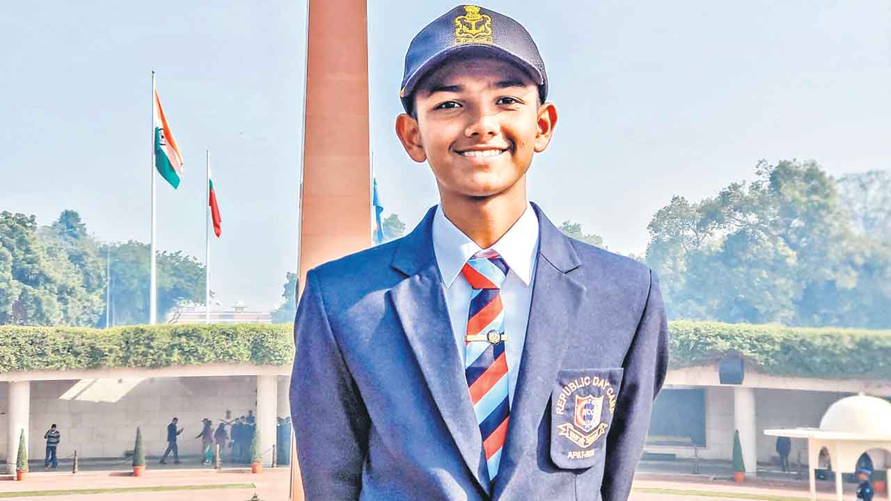 వీఆర్‌ఎస్‌ విజ్ఞానజ్యోతి విద్యార్థికి గోల్డ్‌ మెడల్‌