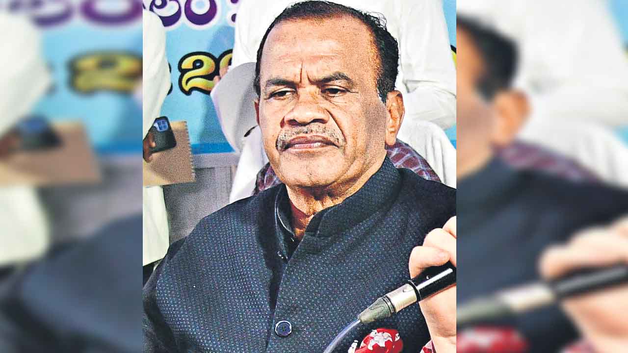 Minister Komatireddy | చదువుకున్నోళ్లందరికీ పభుత్వ ఉద్యోగాలు ఇవ్వలేం.. తేల్చిచెప్పిన మంత్రి కోమటిరెడ్డి