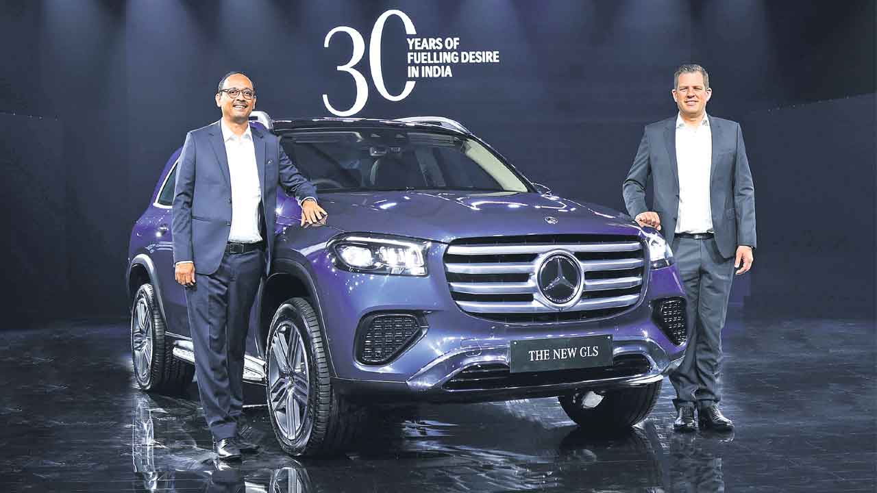 200 కోట్లు.. 12 మాడళ్లు