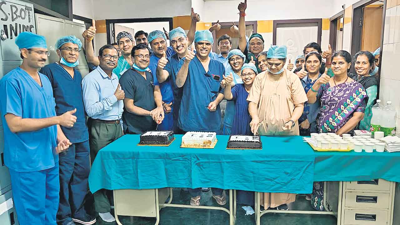 నిమ్స్‌లో వంద రోబోటిక్‌ సర్జరీలు