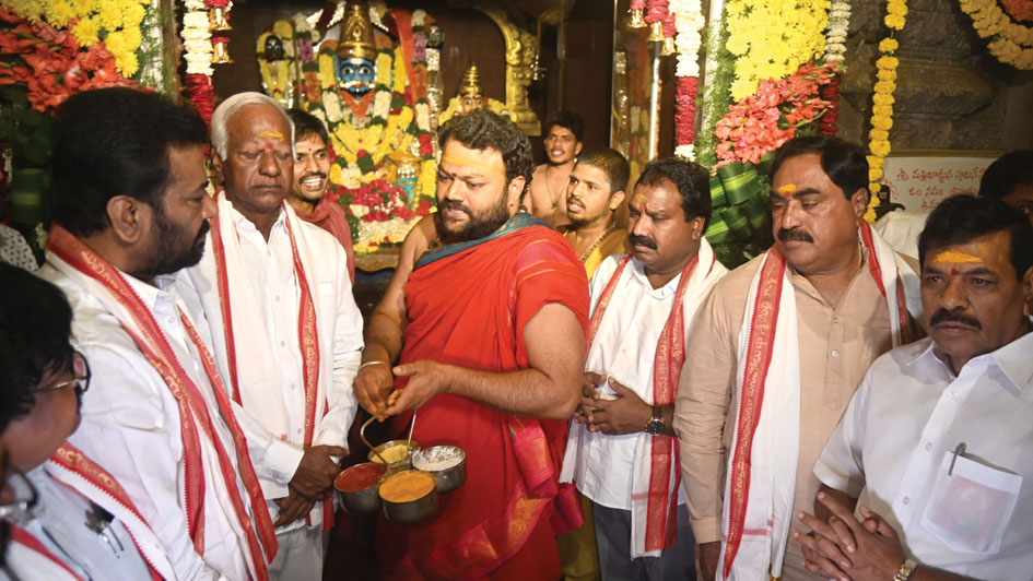 భోగి సంబురం.. జాతర వైభవం