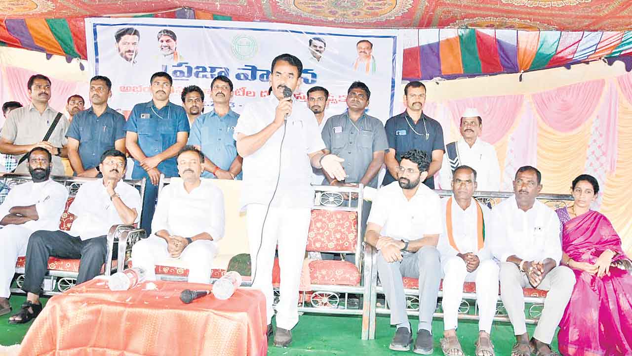 వంద రోజుల్లో ఆరు గ్యారెంటీలను అమలు చేస్తాం