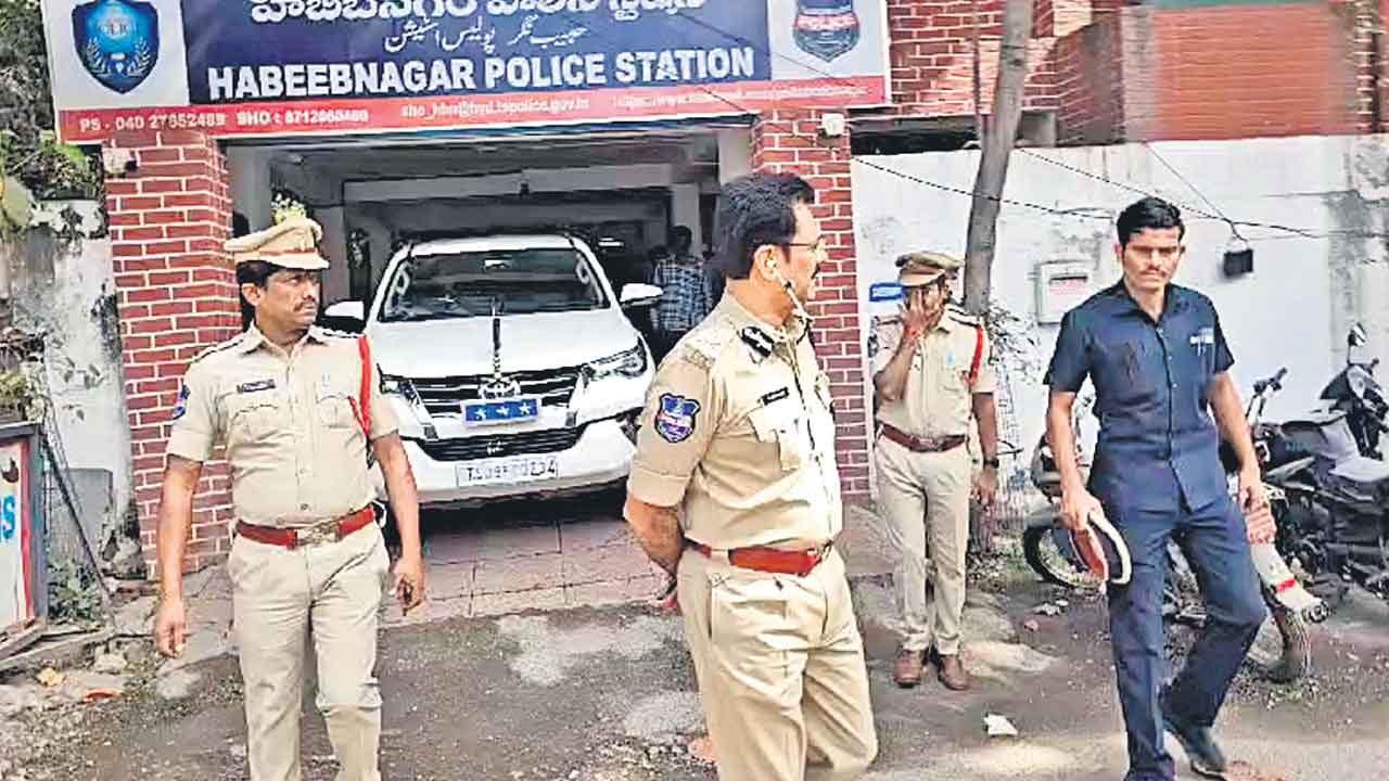 ఆధార్‌ లేదు..కేసు నమోదు చేయం.. పోలీసుల నిర్లక్ష్యంపై హైదరాబాద్‌ సీపీ ఆగ్రహం