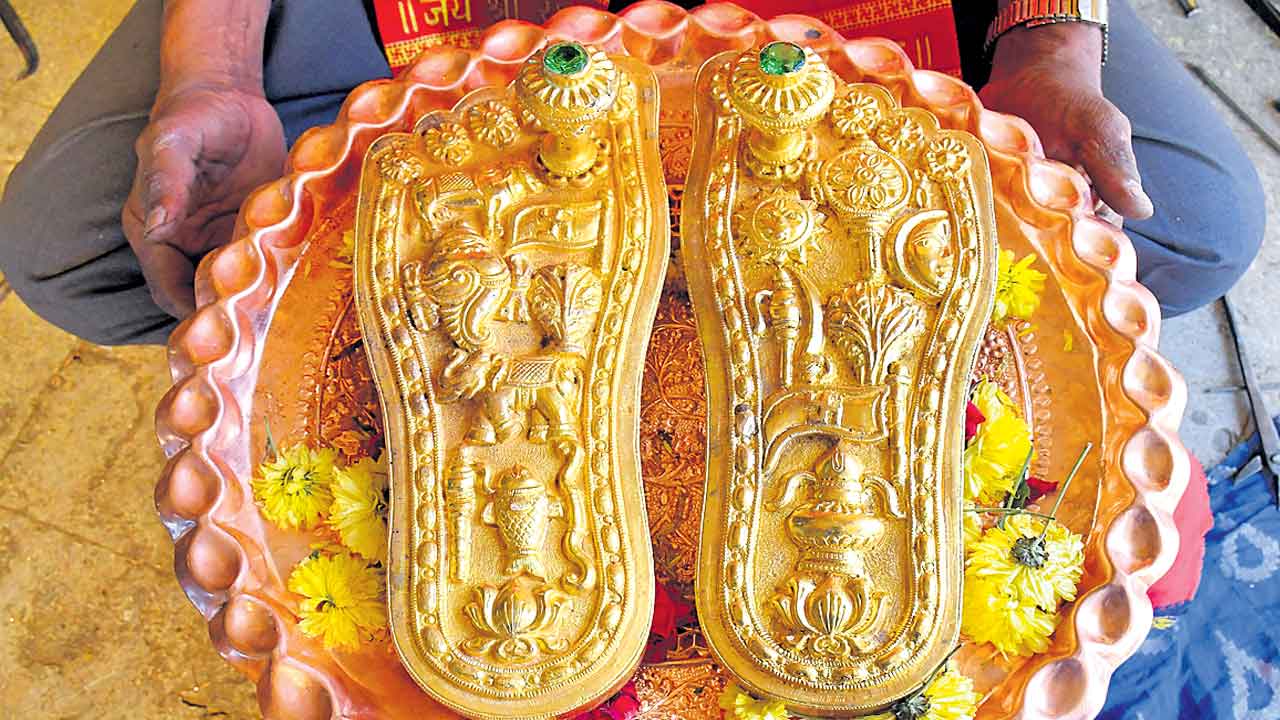 Ayodhya Ram Mandir | అయోధ్య రాముడికి హైదరాబాద్‌ పాదుకలు