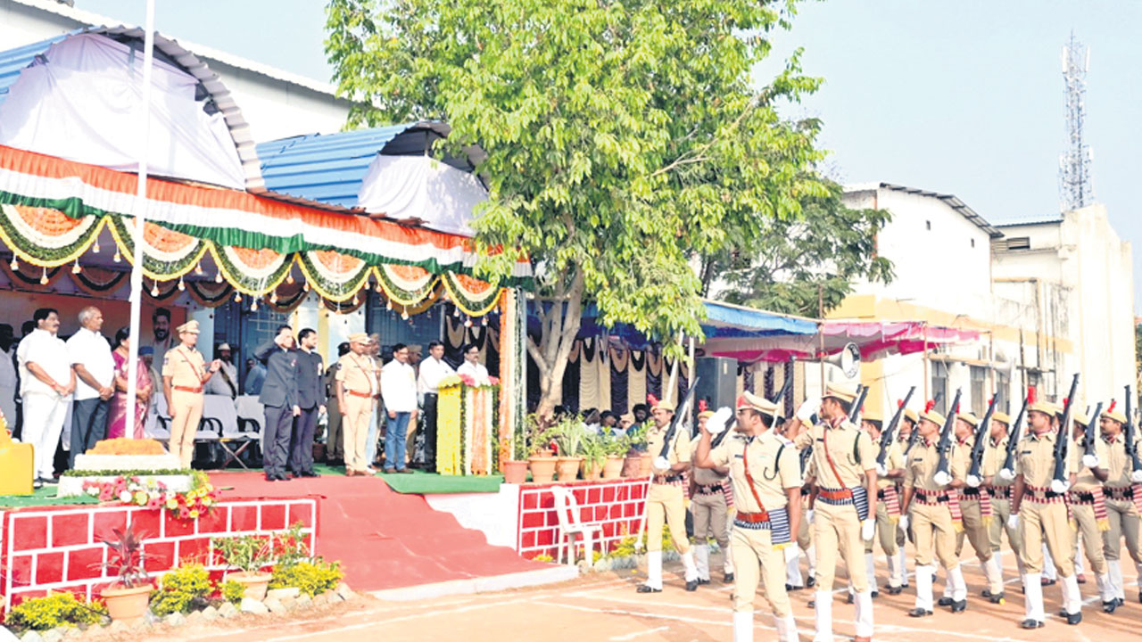 త్రివర్ణ రెపరెపలు