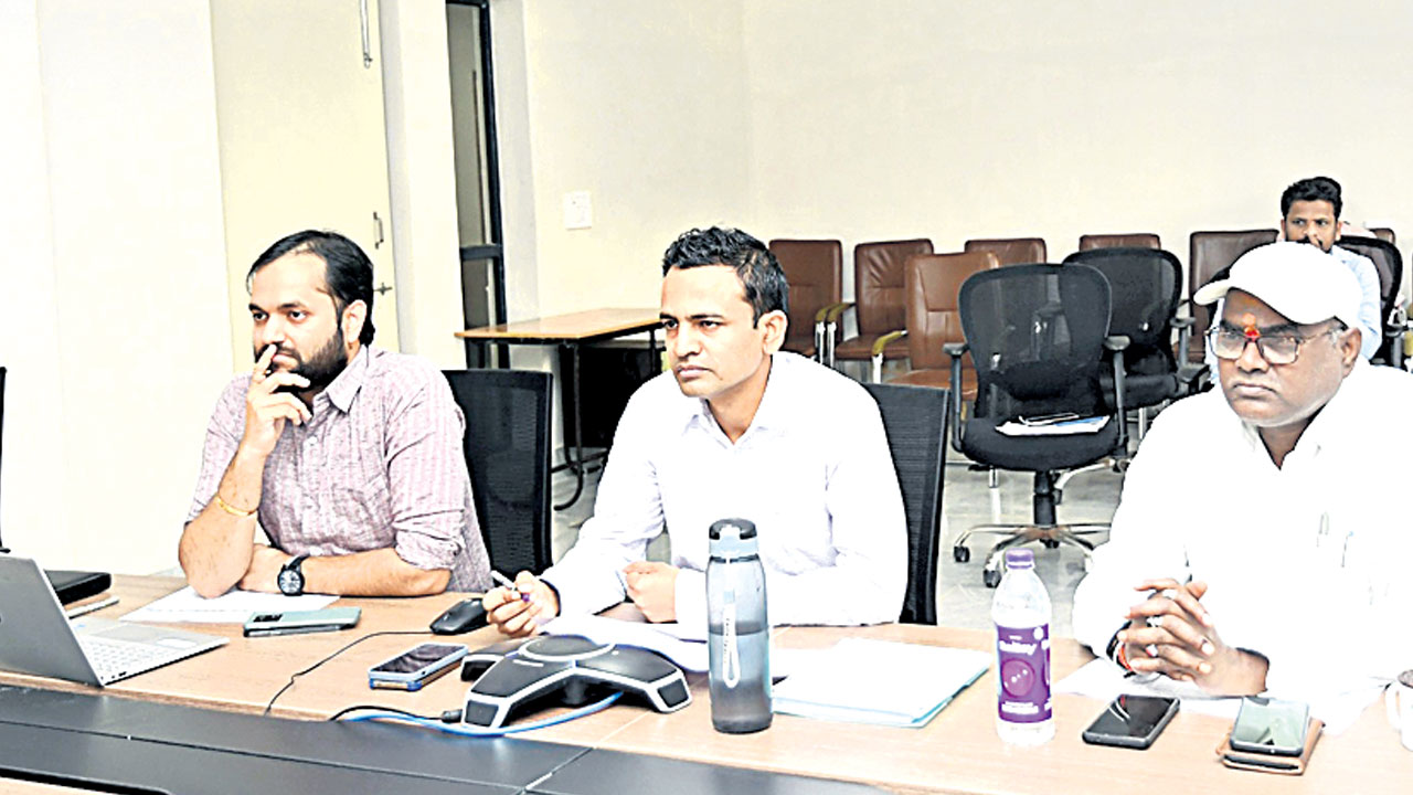 ఆన్‌లైన్‌ ప్రక్రియను పకడ్బందీగా చేపట్టాలి