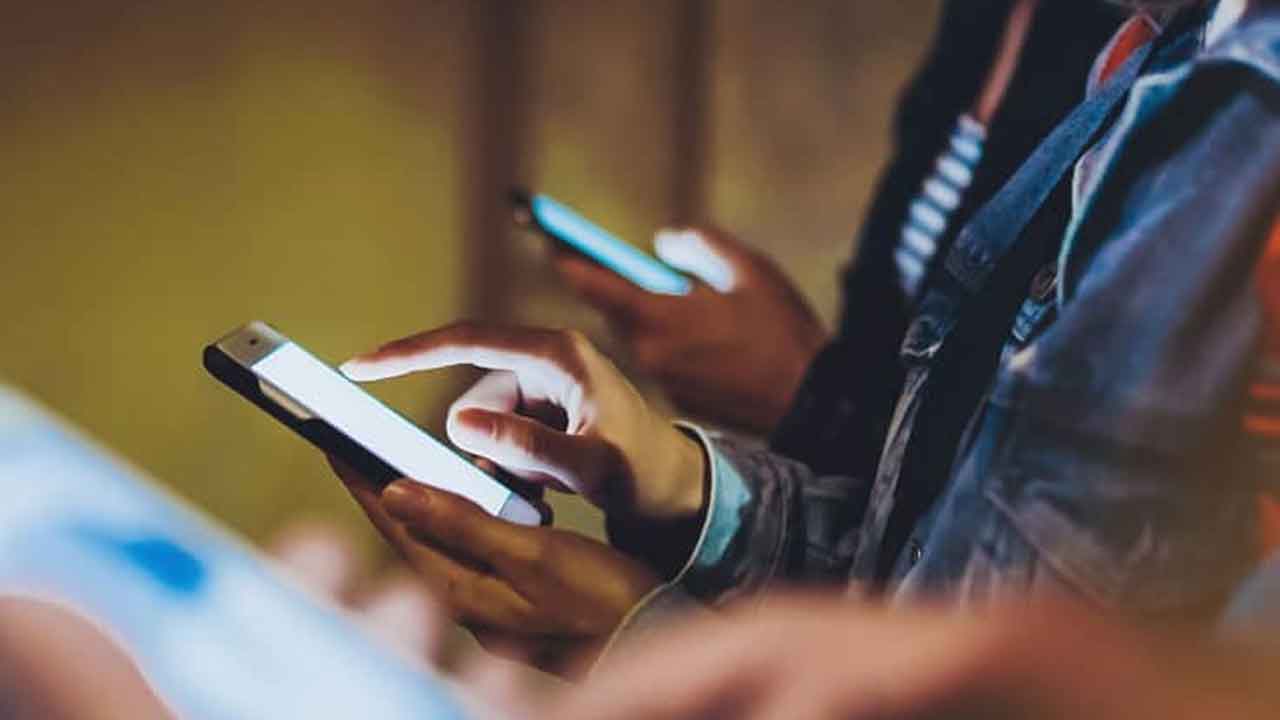 Smart Phone | ఫోన్లు అతిగా వాడొద్దు.. ఫ్యామిలీతో బాండ్‌ పేపర్‌ రాయించుకున్న మహిళ