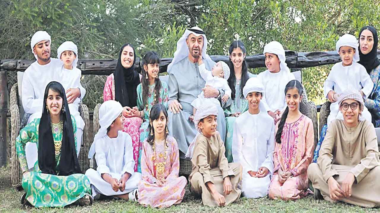 4 వేల కోట్ల ప్యాలెస్‌, 700 కార్లు, 8 జెట్స్‌