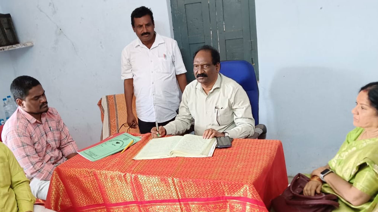 తడకమళ్ల పీఏసీఎస్‌లో  వీగిన అవిశ్వాసం