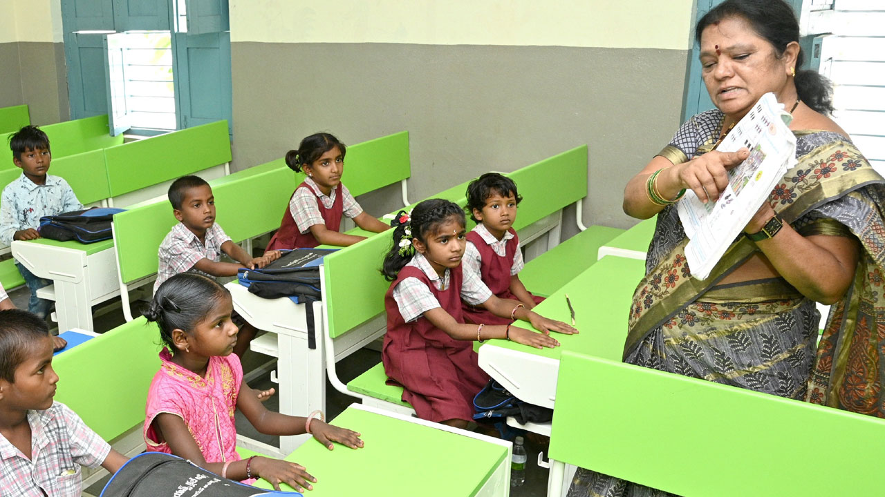 ప్రభుత్వ పాఠశాలల్లో  ఎస్‌ఎంలు