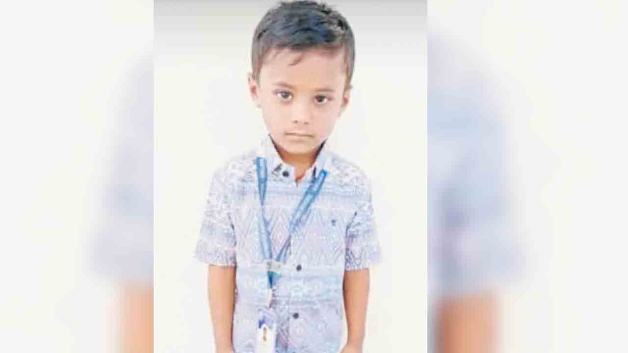 కుక్కల దాడిలో బాలుడి మృతి