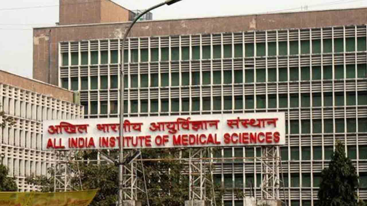 AIIMS Delhi | ఎయిమ్స్‌లో సోమవారం వైద్య సేవలు యథాతథం.. హాఫ్ డే సెలవుపై వెనక్కు తగ్గిన యాజమాన్యం..!