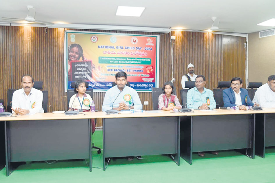 బాలికలు చదువులో రాణించాలి