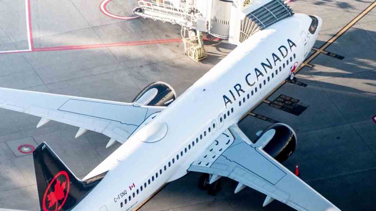 Air Canada | షాకింగ్‌.. టేకాఫ్‌కు సిద్ధంగా ఉన్న విమానంలోంచి దూకేసిన ప్రయాణికుడు