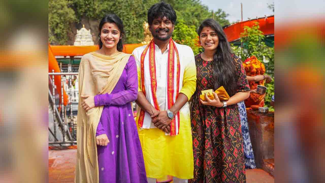 Ambajipeta Marriage Band | విజయవాడ కనకదుర్గమ్మను దర్శించుకున్న ‘అంబాజీపేట మ్యారేజ్‌ బ్యాండ్’ టీం