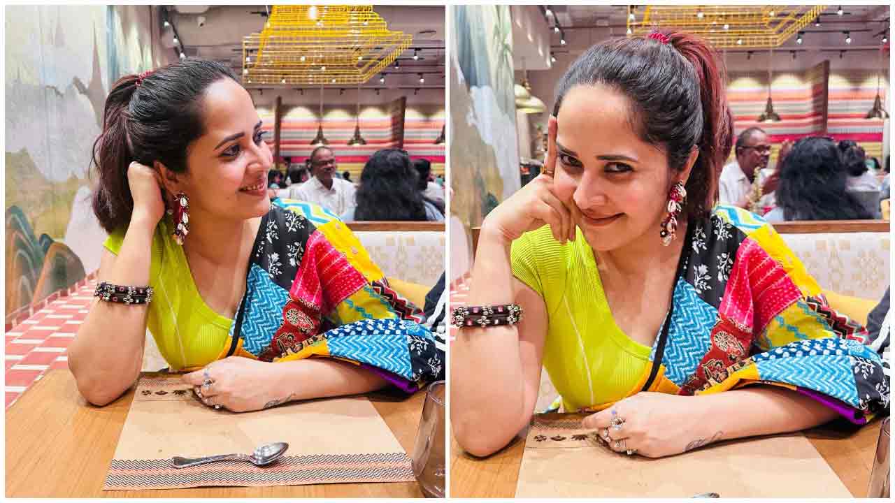 Anasuya Bharadwaj | కంటి చూపుతో కైపెక్కిస్తున్న అనసూయ భరద్వాజ్..