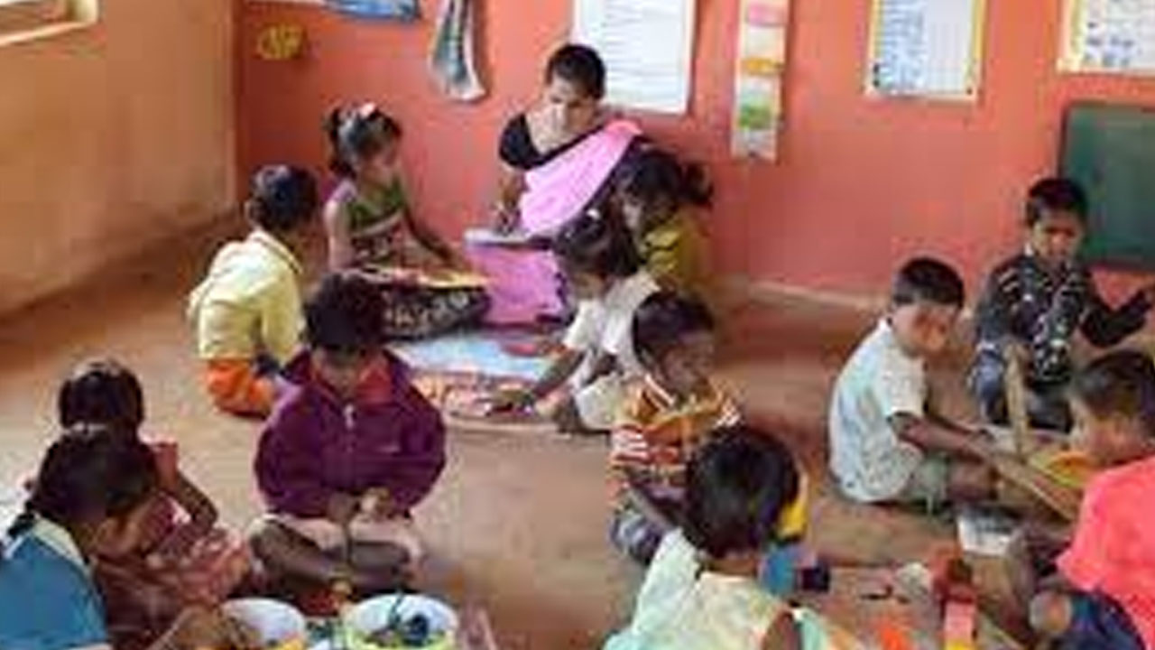 అంగన్‌వాడీ గుడ్ల విక్రేతపై కేసు నమోదు