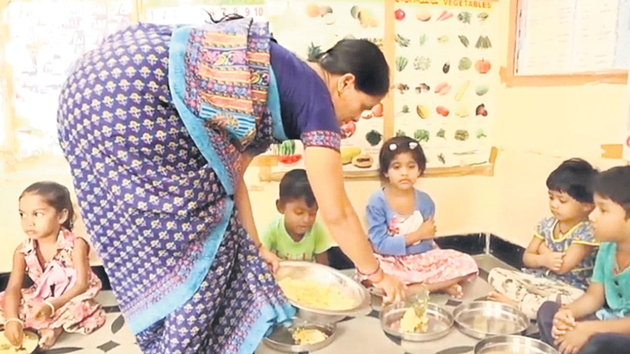 అంగన్‌వాడీల్లో సరుకుల కొరత