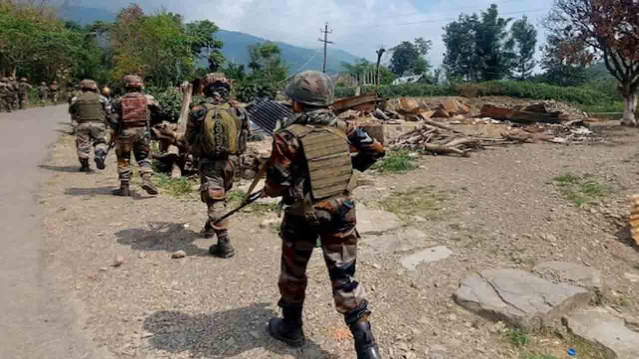 jawan fires at colleagues | సహోద్యోగులపై కాల్పులు జరిపిన జవాన్‌.. తర్వాత గన్‌తో కాల్చుకుని ఆత్మహత్య