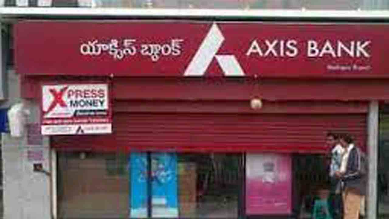 యాక్సిస్‌ బ్యాంక్‌ లాభం 6,071 కోట్లు