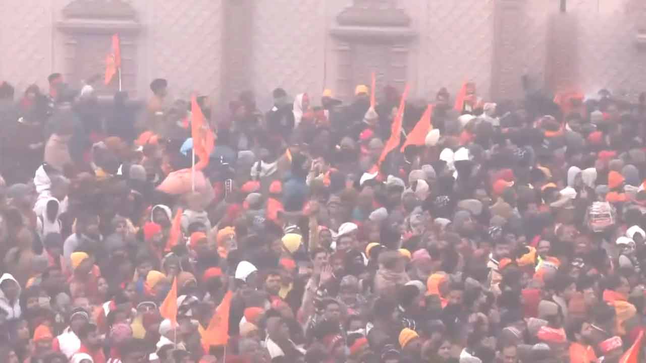 Ayodhya Ram Mandir | అయోధ్య రామయ్య దర్శనానికి పోటెత్తిన భక్తులు.. వీడియో
