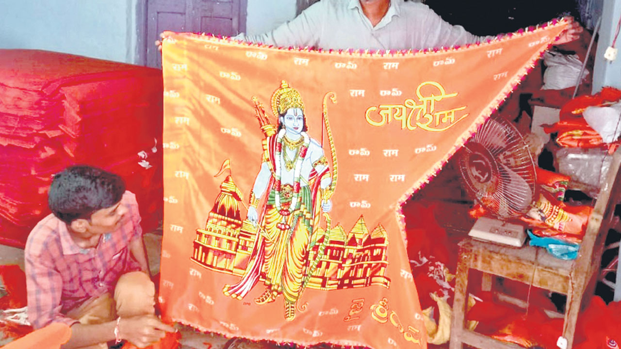 శ్రీరాముడి జెండాలు @ సిరిసిల్ల