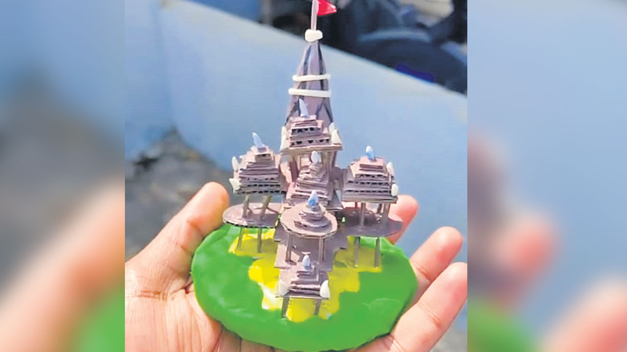 అట్ట ముక్కలతో రామ మందిరం