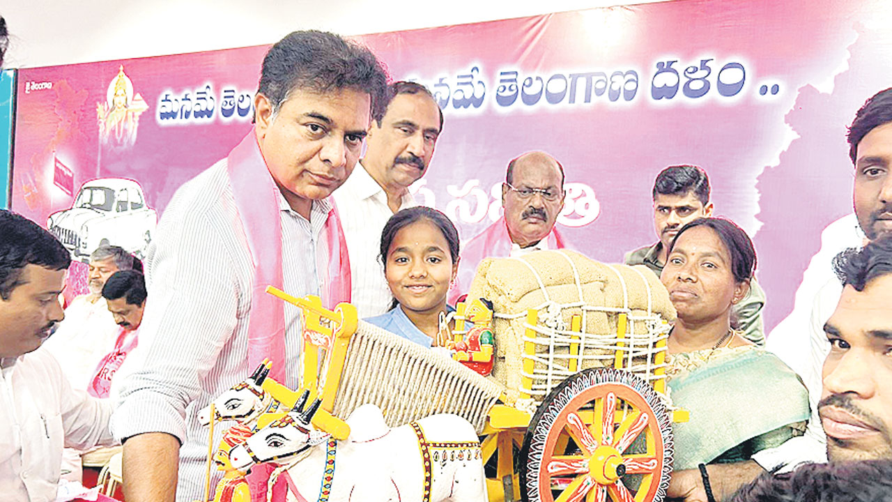 బీఆర్‌ఎస్‌ నేత కూతురికి కేటీఆర్‌ బర్త్‌డే గిఫ్ట్‌