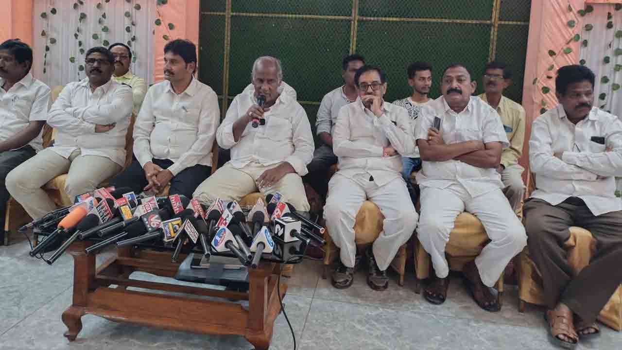 ప్రభుత్వంపై పోరాడేందుకు వెనుకాడం..