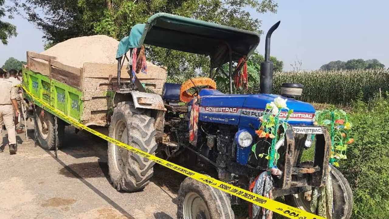 Bhadradri | టేకులపల్లిలో ఇసుక మాఫియా హల్‌చల్‌.. అటవీ సిబ్బందిని ఢీకొట్టిన ట్రాక్టర్‌