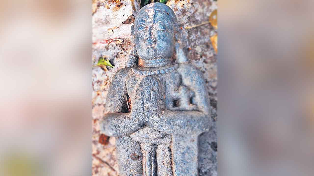 Bhakta Ramadasu | నేలకొండపల్లి పోలీస్స్టేషన్ ఆవరణలో భక్తరామదాసు విగ్రహం?