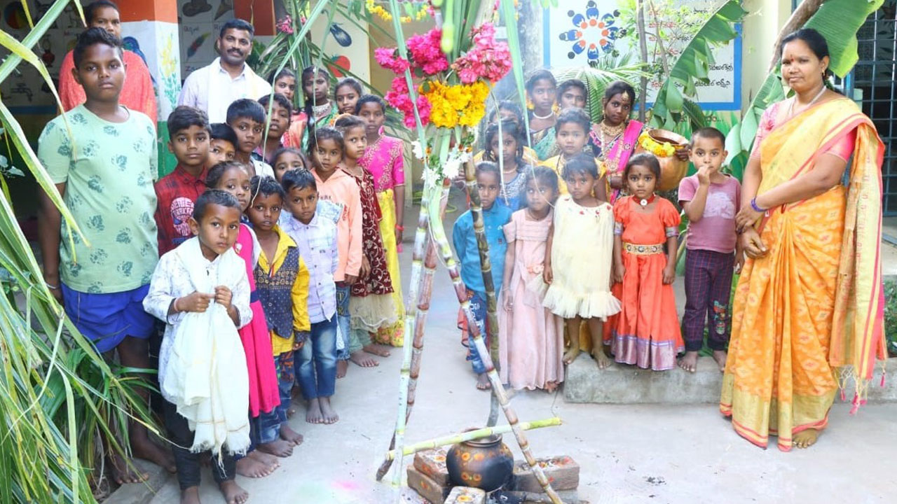 పాఠశాలల్లో ముందస్తు సంక్రాంతి సంబురాలు
