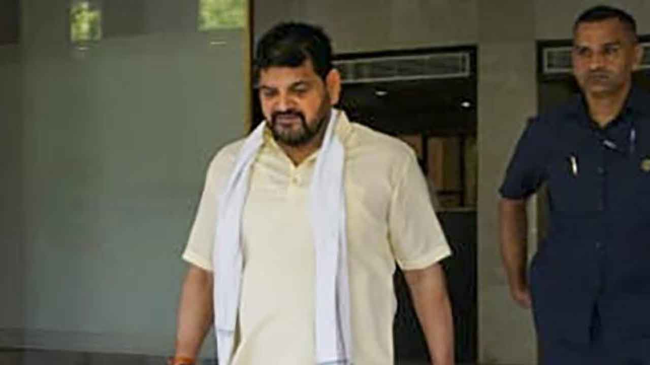 బ్రిజ్‌పై అభియోగాలు నమోదు చేయండి