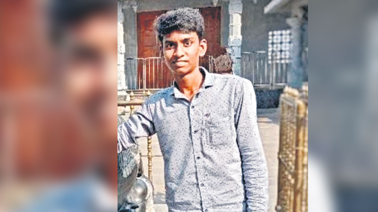 16 ఏళ్ల కుర్రాడు.. అమ్మాయి ప్రేమించట్లేదని రైలు కిందపడి ఆత్మహత్య