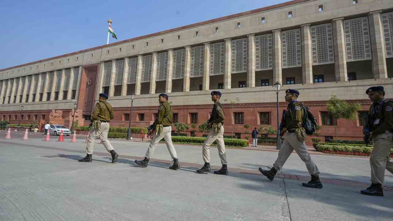 పార్లమెంట్‌ భద్రతకు 140 మంది