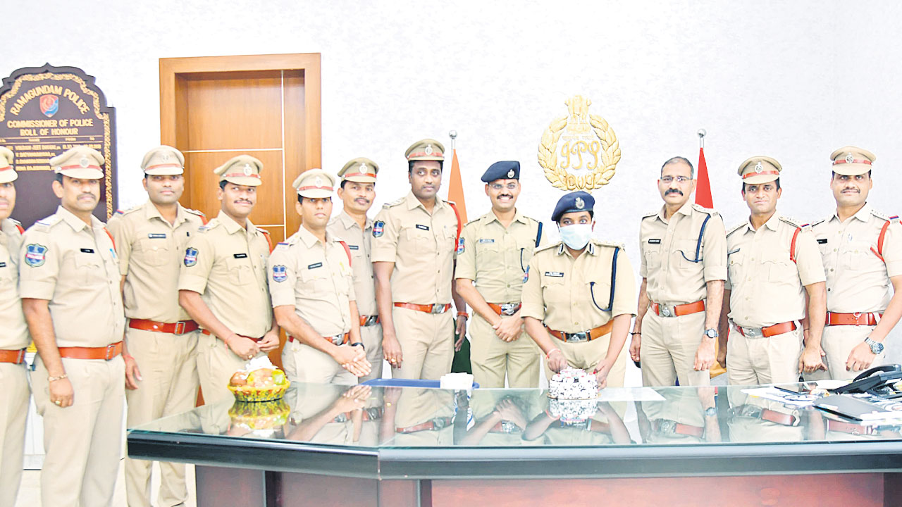 రామగుండం కమిషనరేట్‌లో న్యూ ఇయర్‌ వేడుకలు