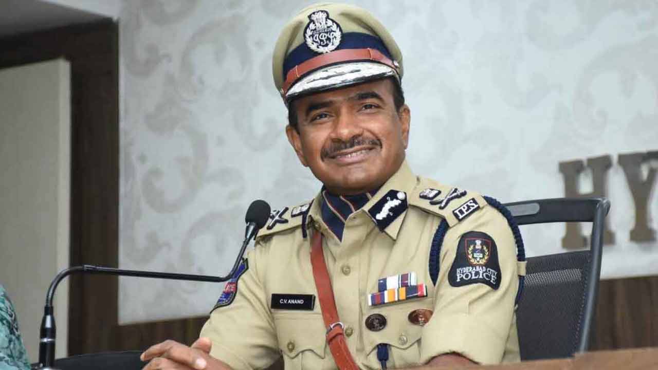 సీవీ ఆనంద్‌ పేరుతో మరో 4 నకిలీ ఖాతాలు