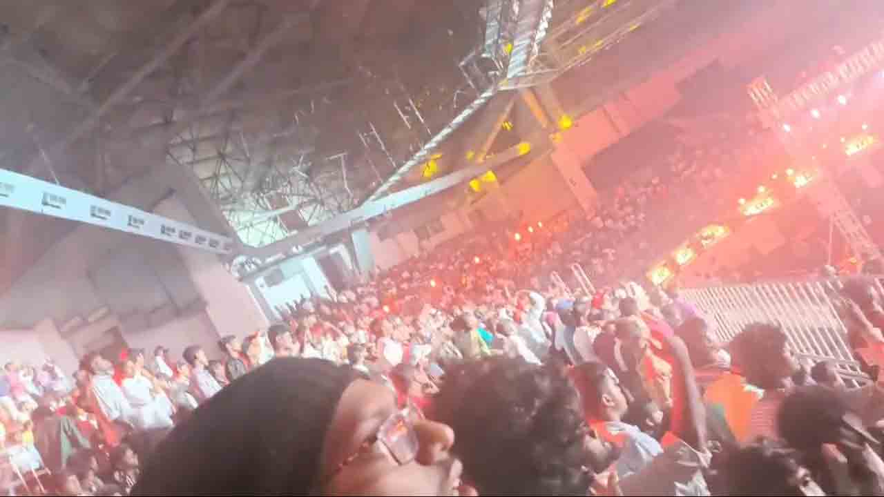 Captain Miller | కెప్టెన్‌ మిల్లర్‌ ఫీవర్‌.. నెహ్రూ స్టేడియంలో ధనుష్ ఫ్యాన్స్‌ హంగామా