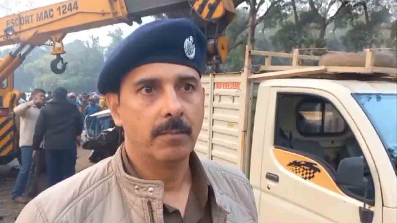 Car accident | అదుపుతప్పి డివైడర్‌ను ఢీకొట్టిన కారు.. ఆరుగురు దుర్మరణం