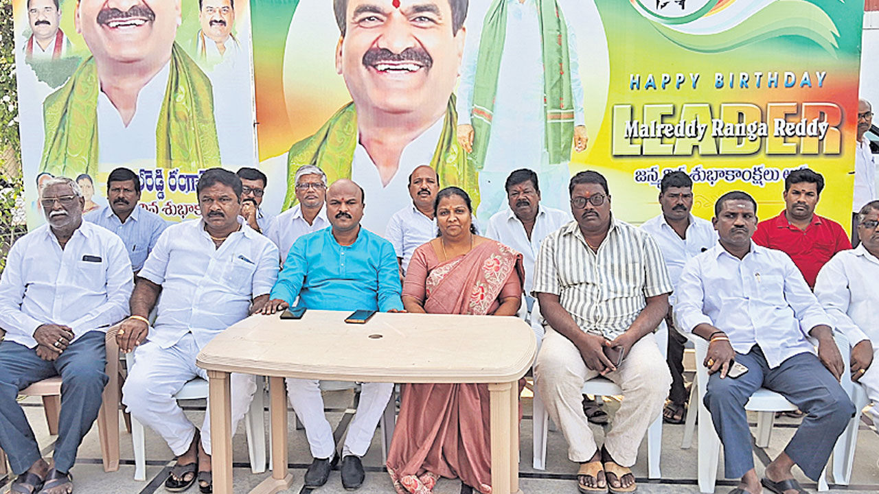 సొంత పార్టీ నాయకులే అవిశ్వాసానికి సిద్ధం