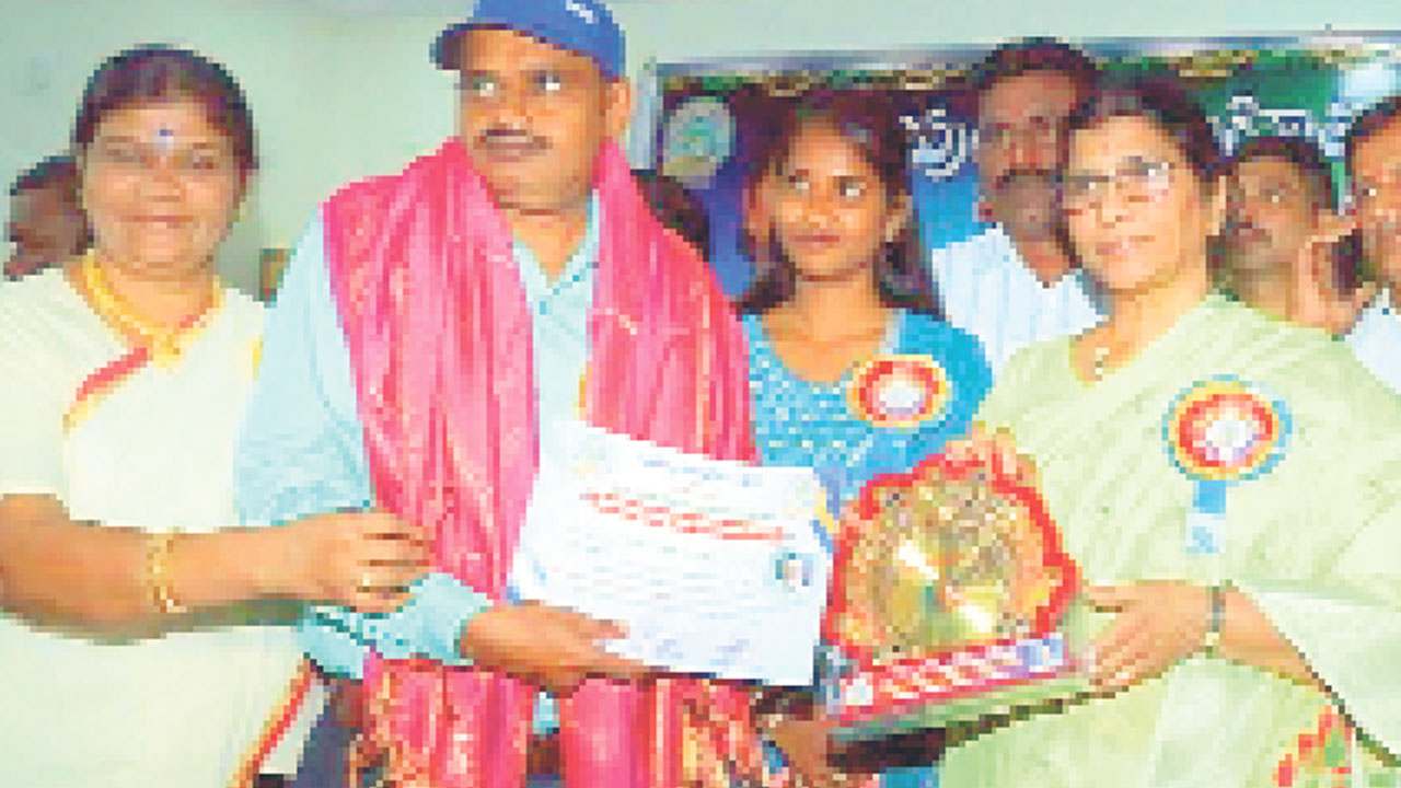 ప్రతిభను గుర్తించి పురస్కారాలు అందజేయడం హర్షణీయం