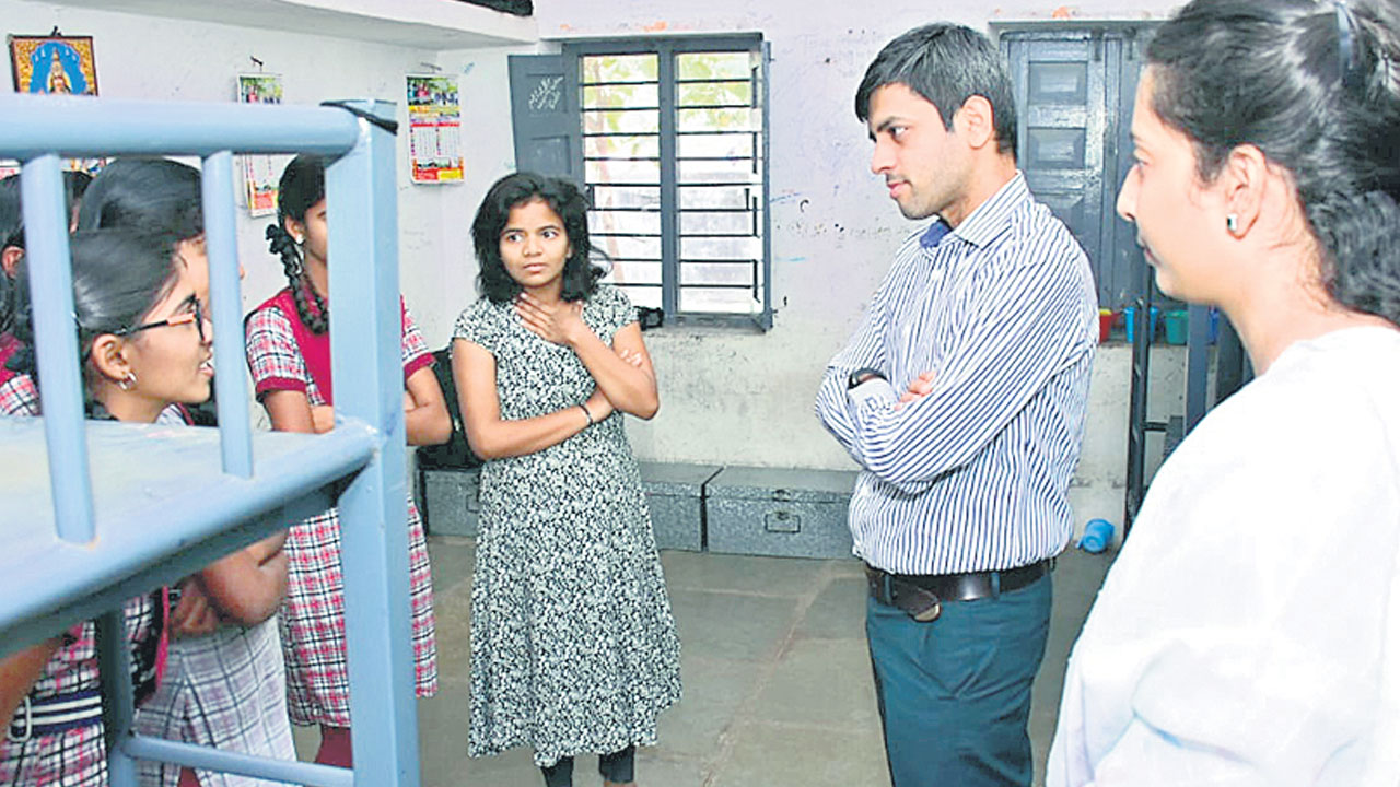 విద్యార్థులపై కేర్‌ తీసుకోండి