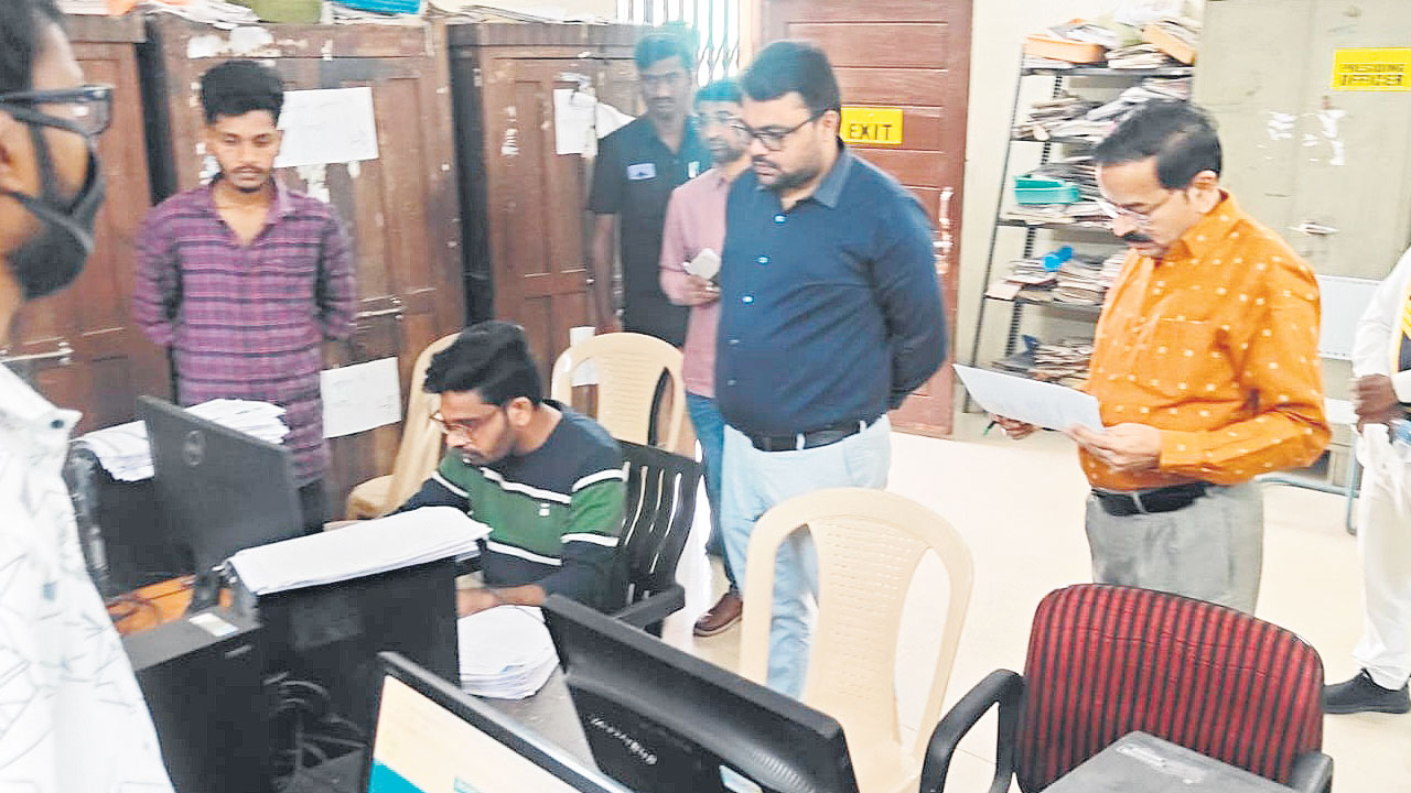 ఆన్‌లైన్‌ ప్రక్రియ పకడ్బందీగా చేపట్టాలి