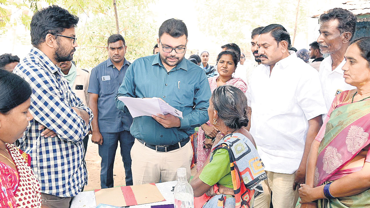 అర్హులందరూ దరఖాస్తు చేసుకోవాలి