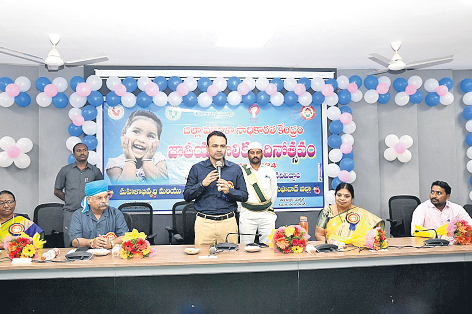 బాలికలు క్రీడల్లోనూ రాణించాలి