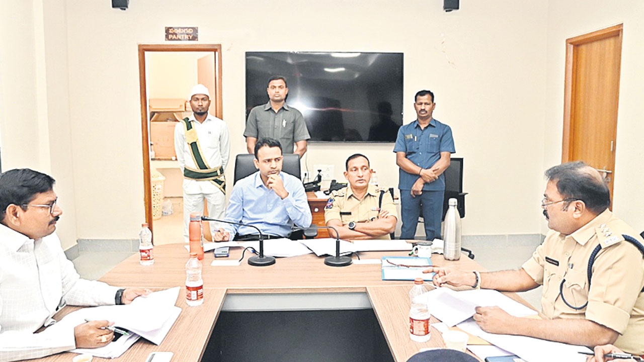 అట్రాసిటీ కేసులను పరిష్కరించాలి బాధితులకు న్యాయం చేయాలి