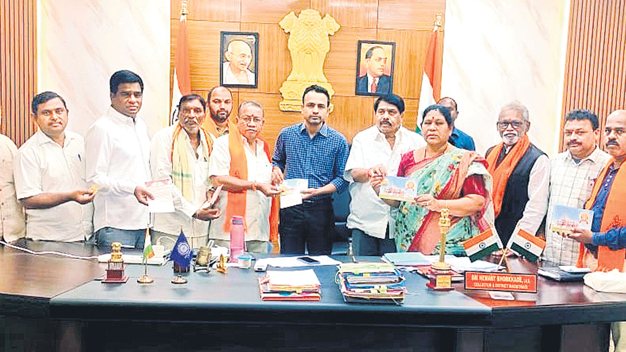 కలెక్టర్‌కు అయోధ్య అక్షింతల అందజేత