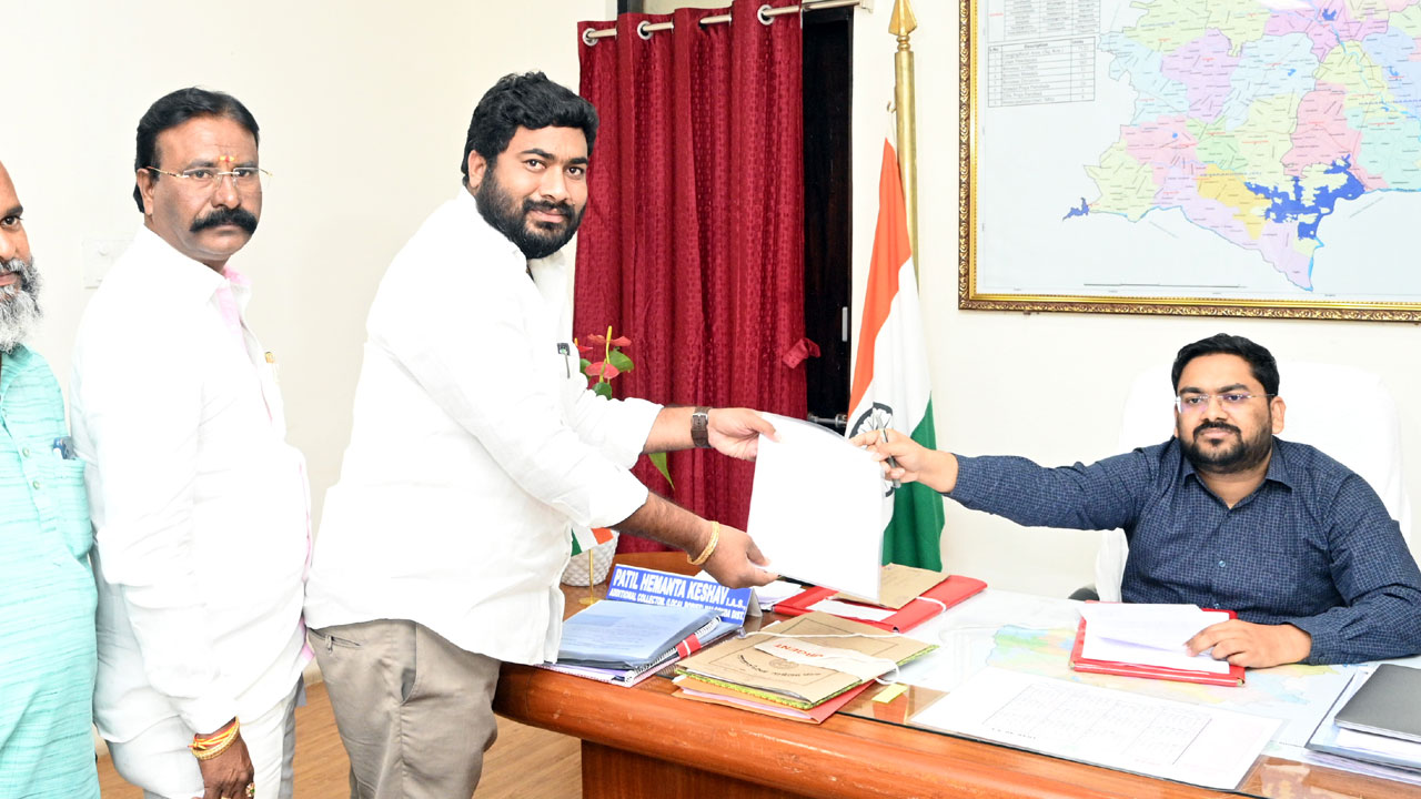 బీఆర్‌ఎస్‌ కౌన్సిలర్లకు విప్‌ జారీ చేశాం