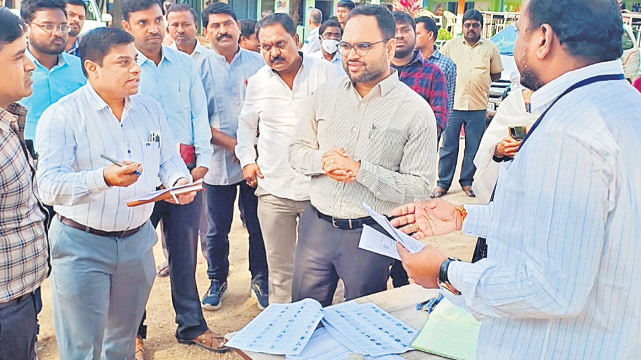 అర్హులందరూ ఓటరుగా నమోదు చేసుకోవాలి